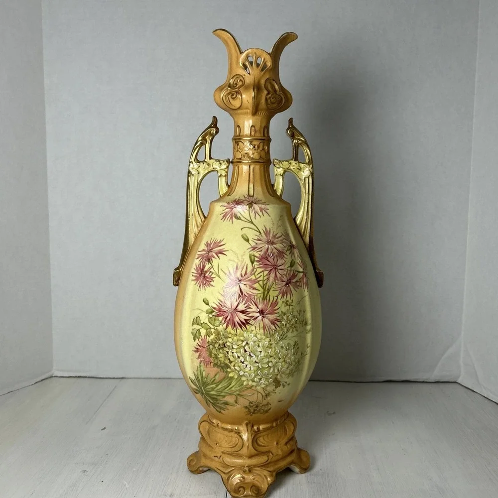 ANTIQUE ROYAL WETTINA FOOTED VASE-AUSTRIA-ROBERT‎ HANKE LATE 19th CENTURY 1508